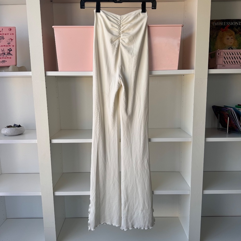 TIGER MIST Ruched Waves Pant in White - Picture 7 of 7